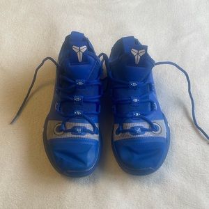 *Collectible* Kobe Bryant Nike sneakers size 6-Limited edition
